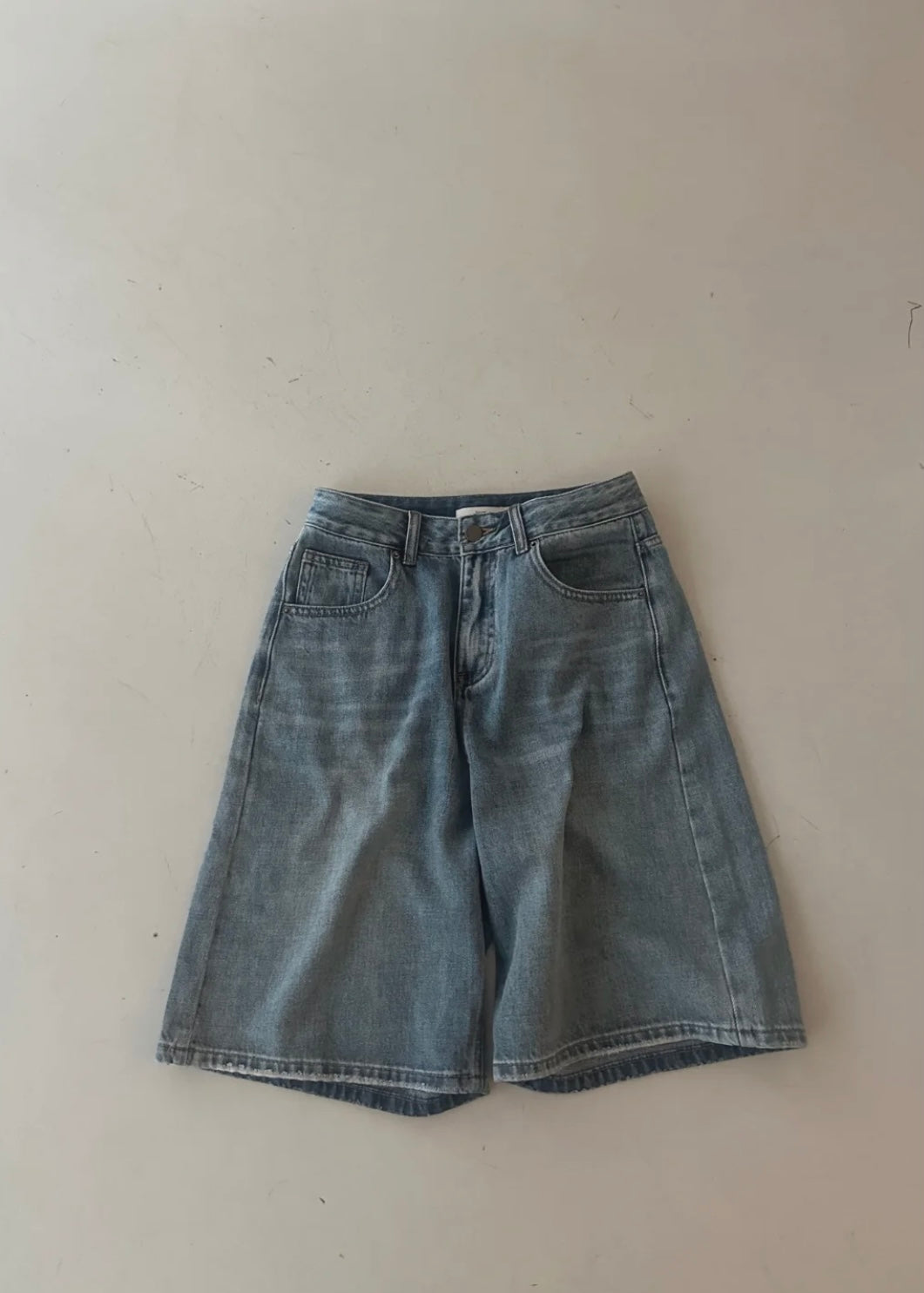 Light washed quarter denim
