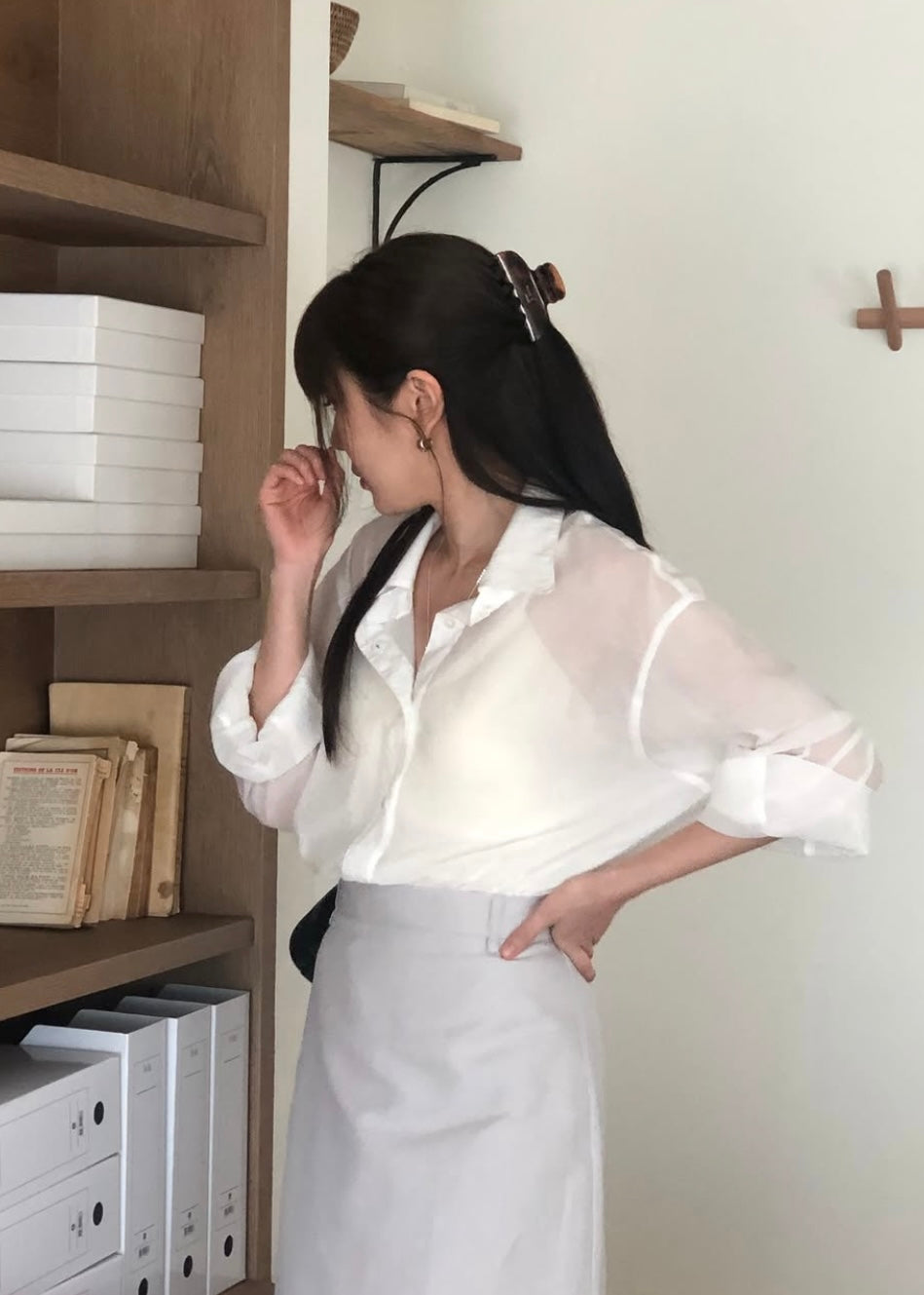 Back vented silky shirt