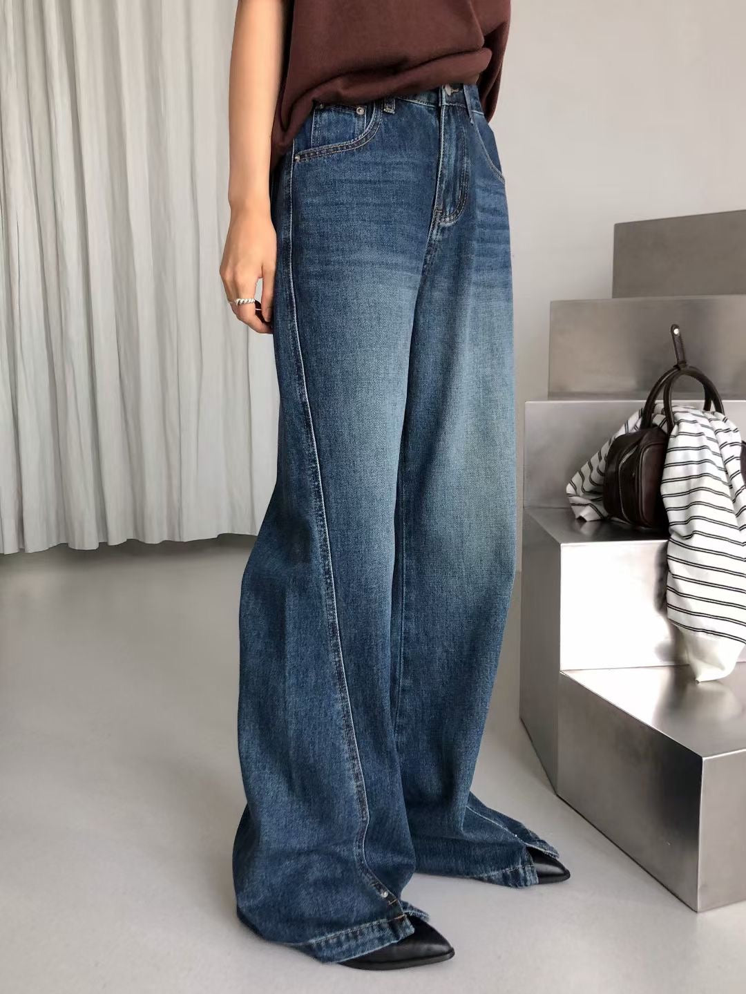 Oil wash vented jeans