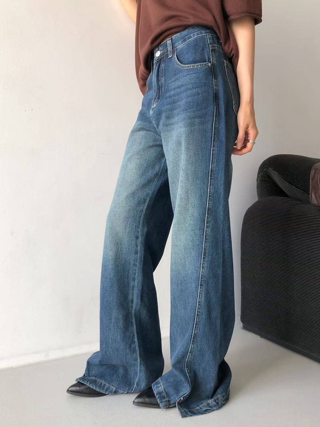 Oil wash vented jeans