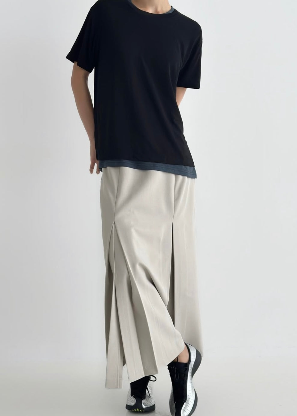Vent & pleat skirt