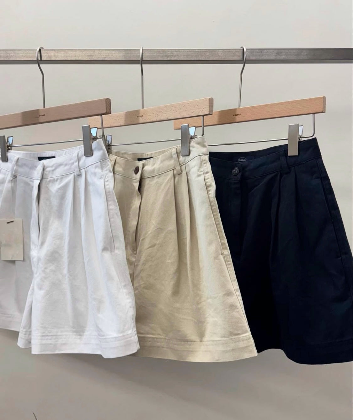 Double pleated chino shorts