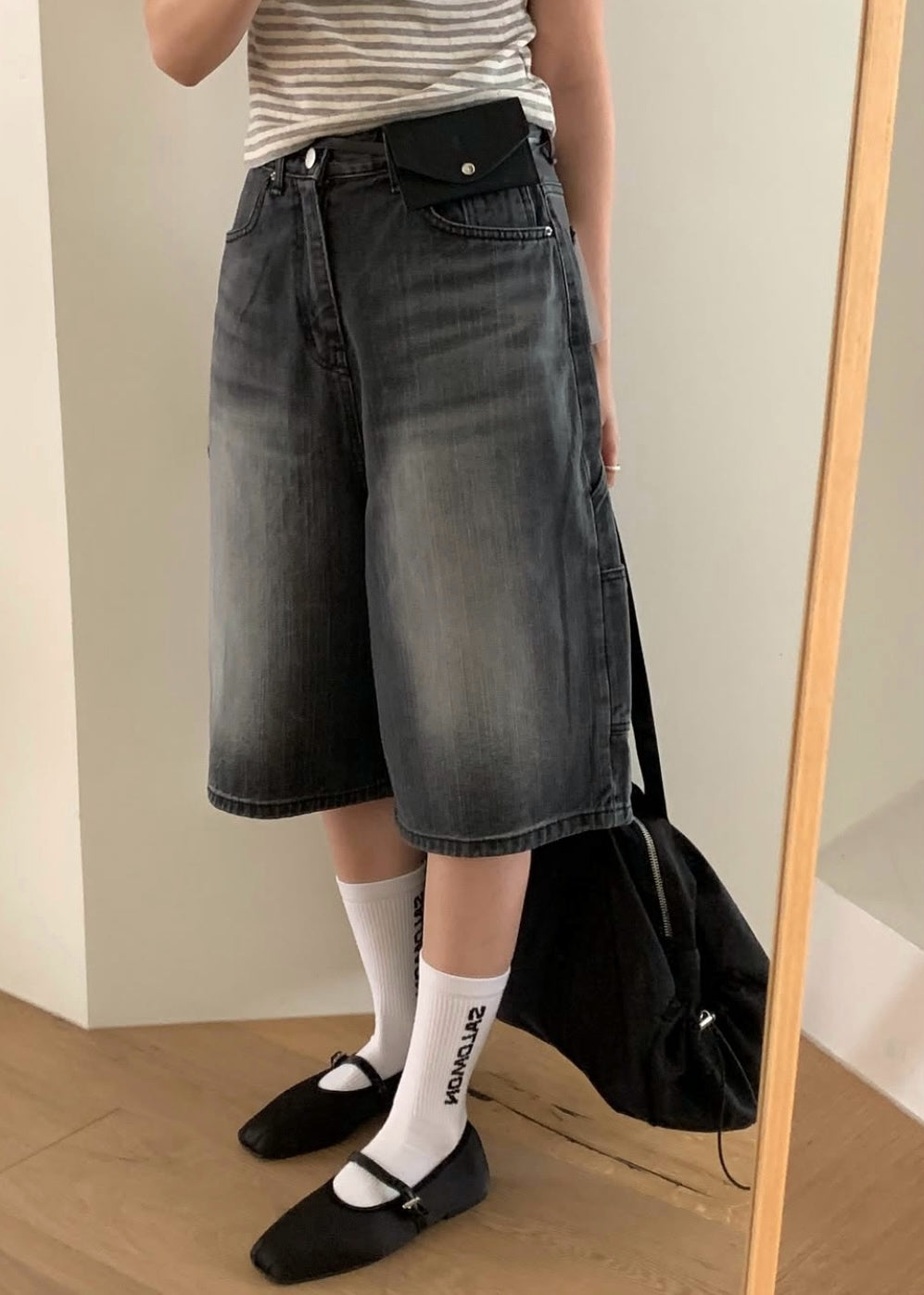 Mid washed painter shorts