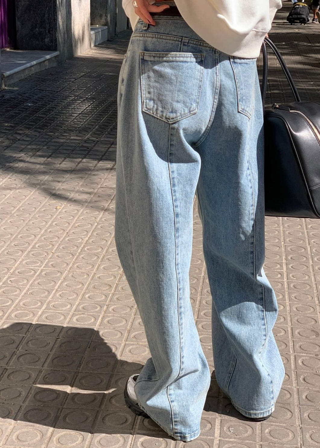 Back patched boyfriend jeans