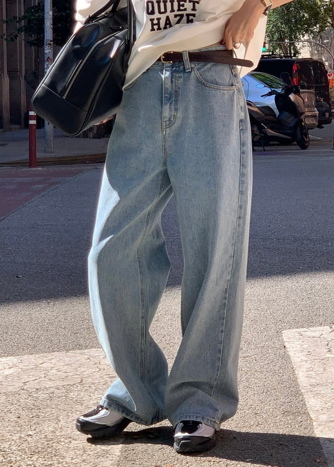 Back patched boyfriend jeans