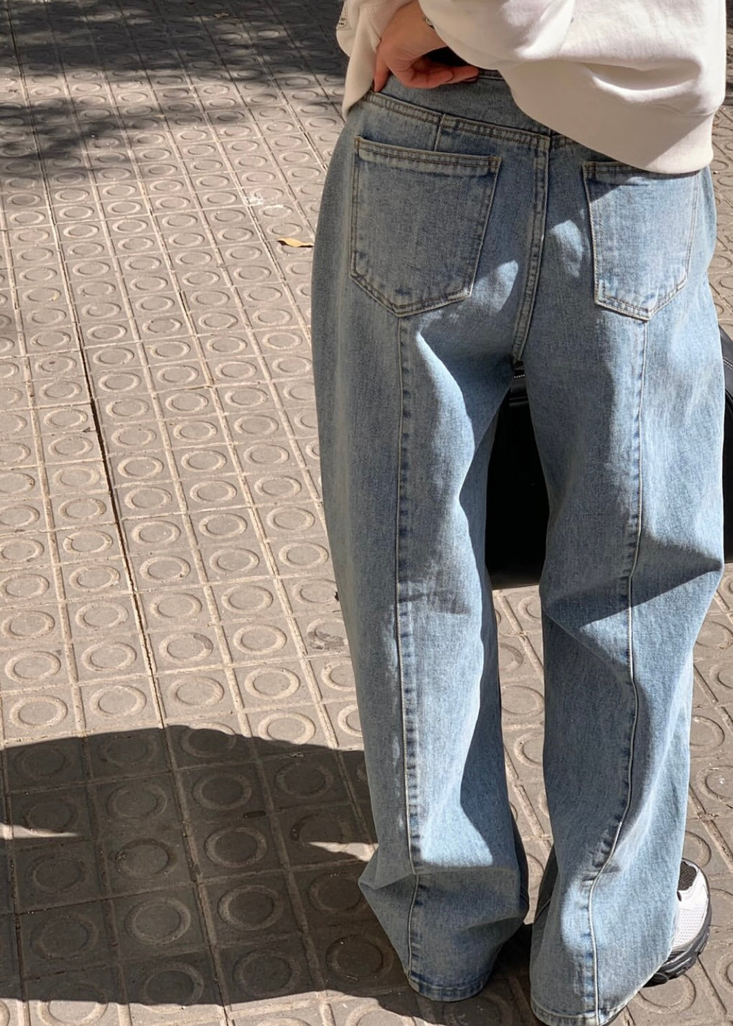 Back patched boyfriend jeans