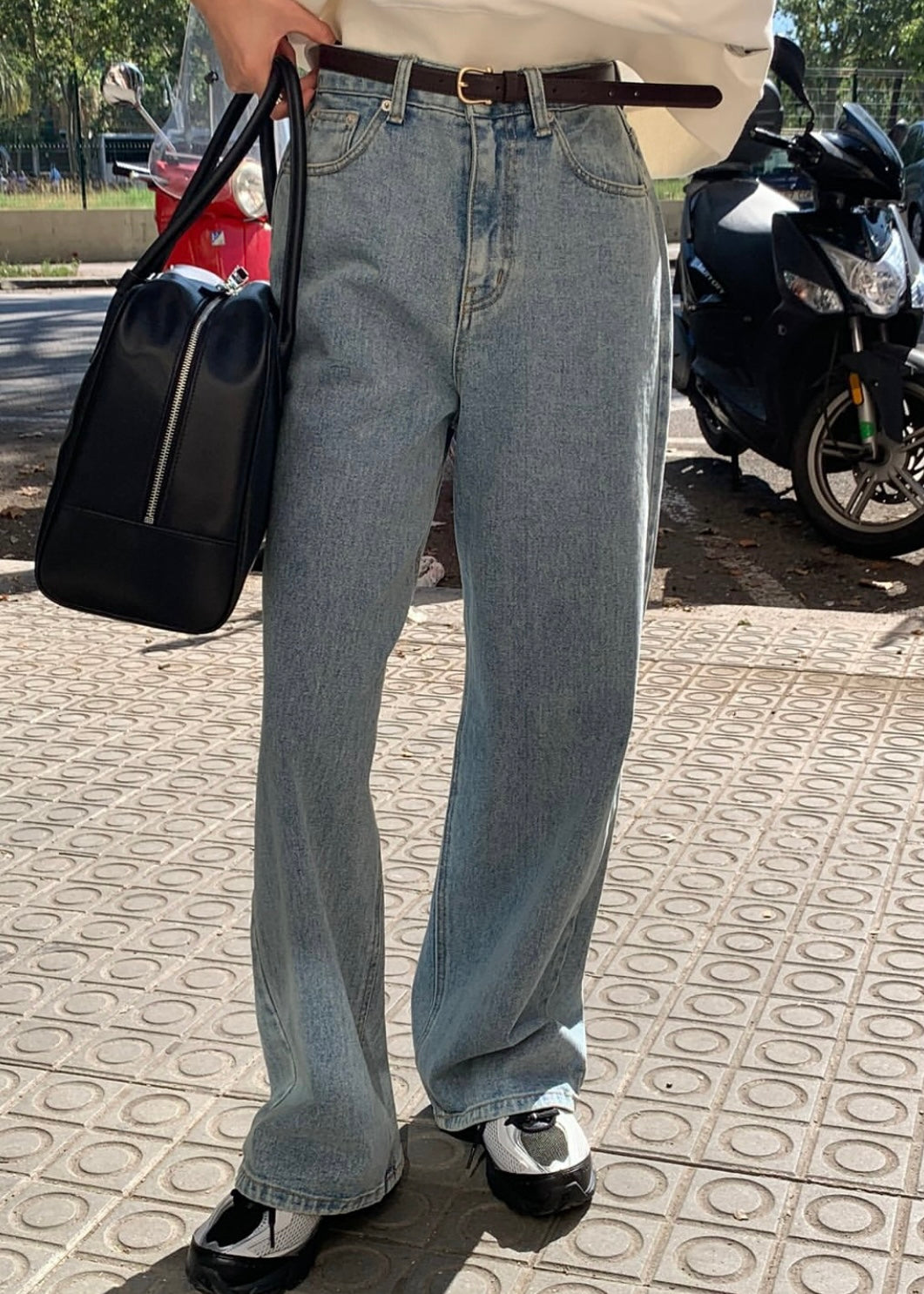 Back patched boyfriend jeans