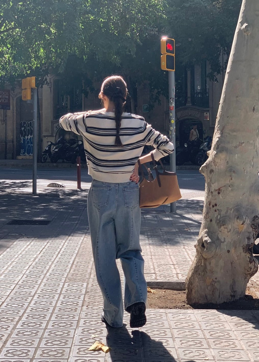 Back patched boyfriend jeans