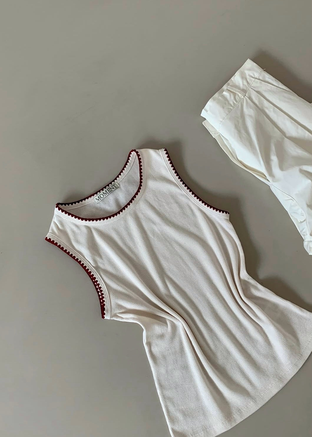 Contrast edge tank top