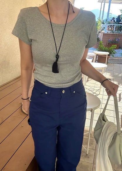 Round bottom U-neck tee