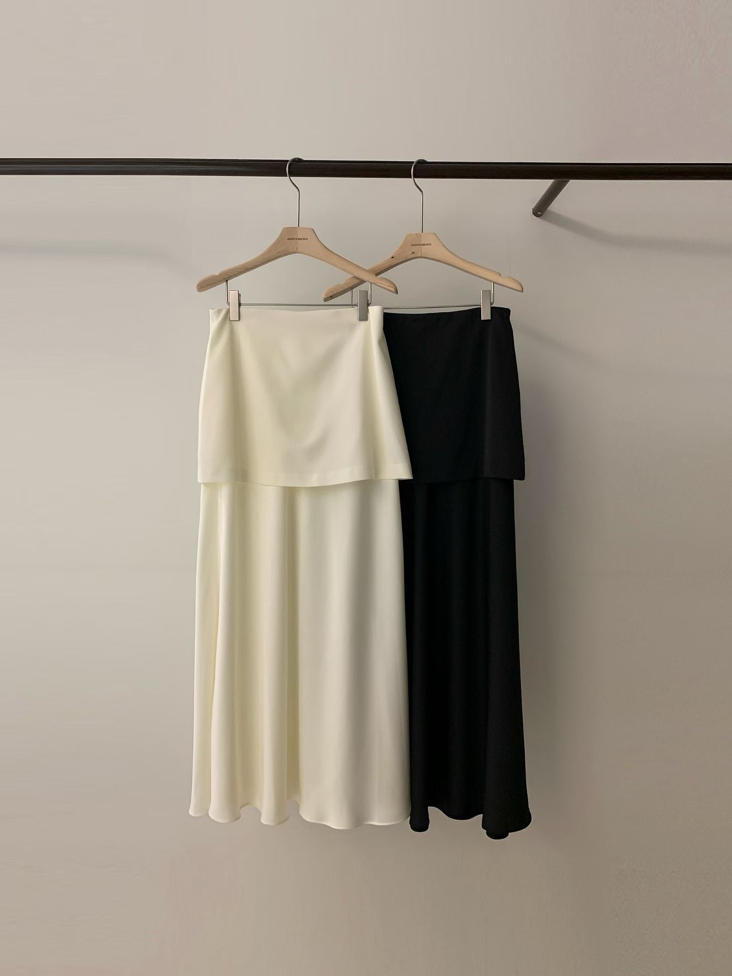 Apron silky skirt