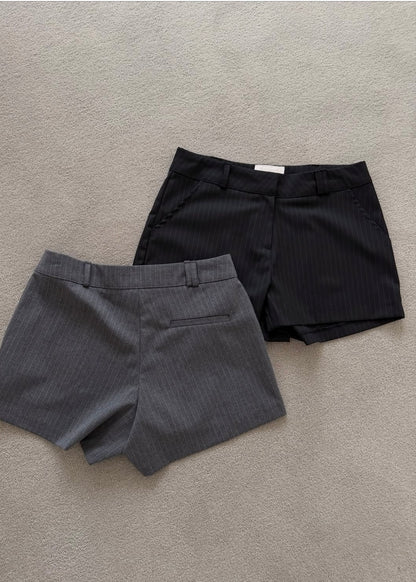Five inches stripes short