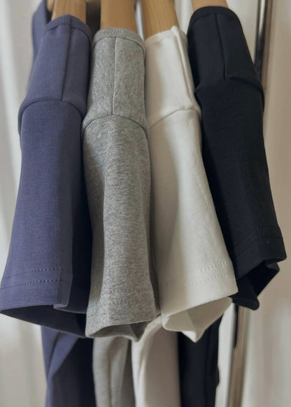 Round bottom U-neck tee