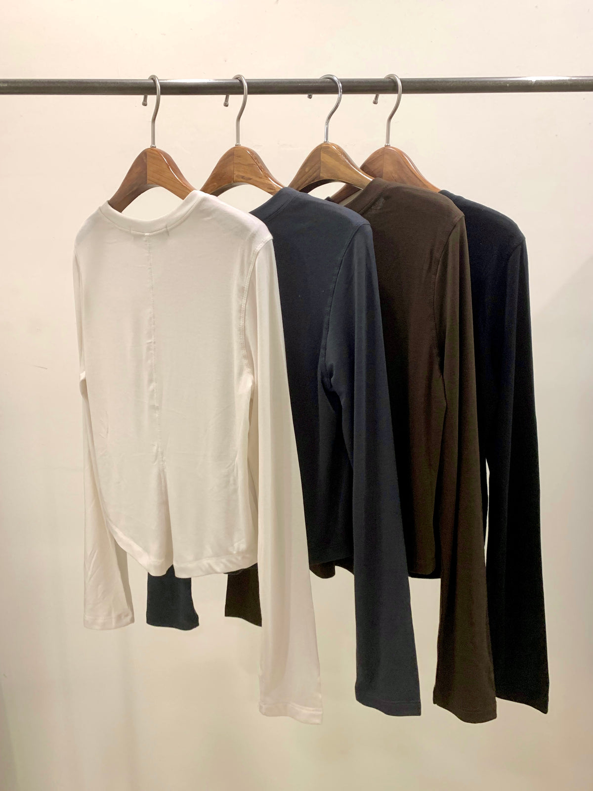 Round bottom cropped tee