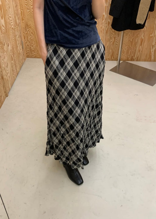 Crepe incline checkers skirt