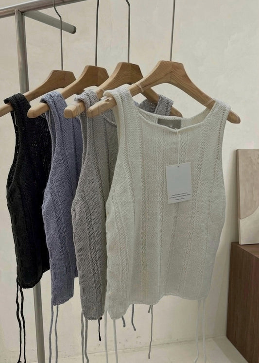 Side strapping knit vest