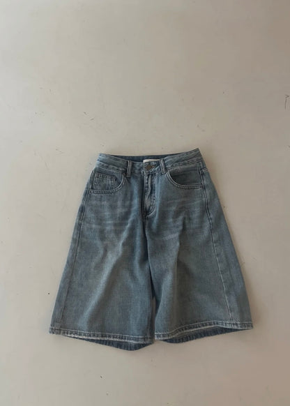 Light washed quarter denim