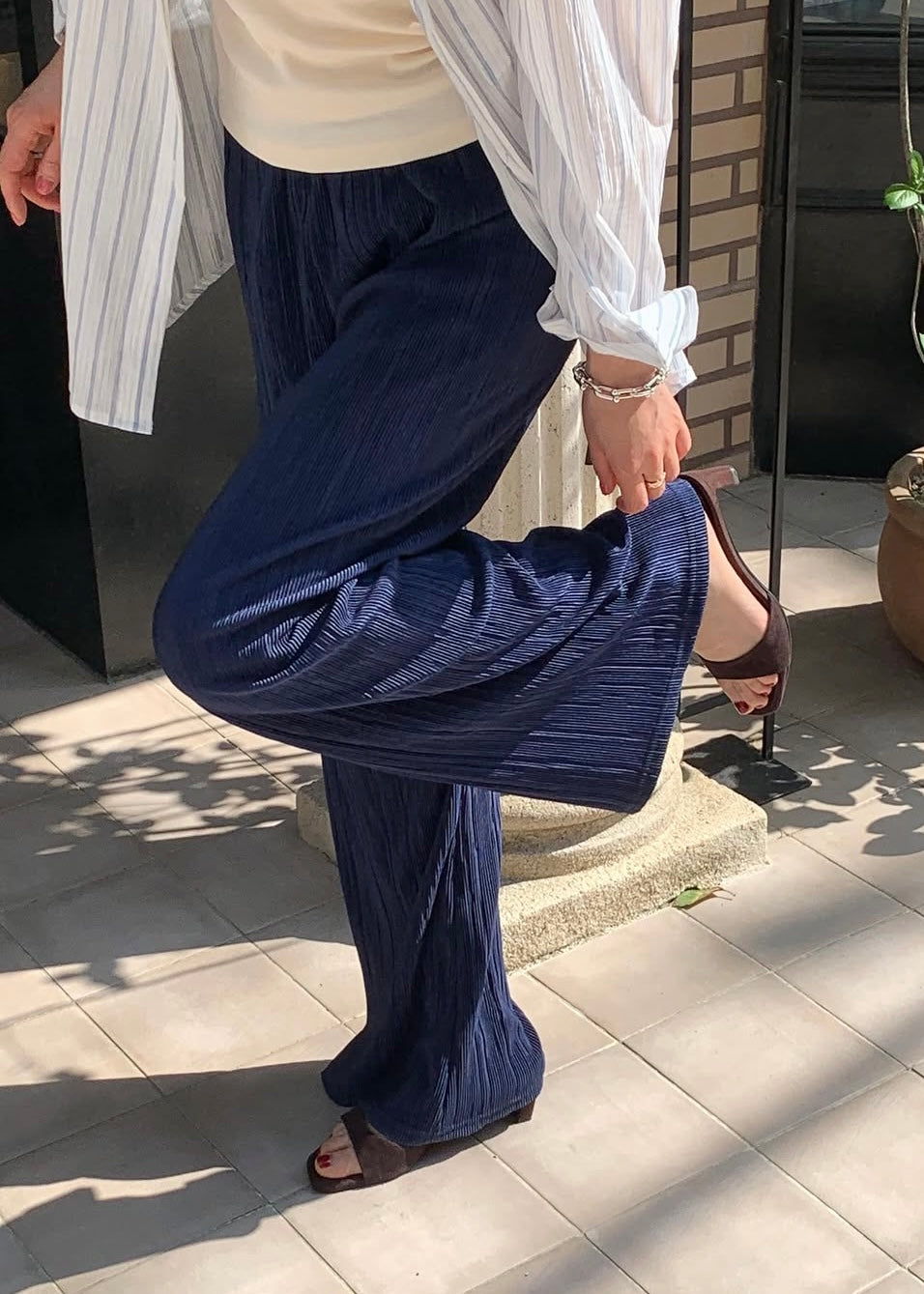 Pleated bell bottom pants