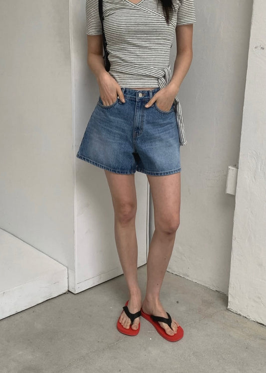Denim belted indigo shorts