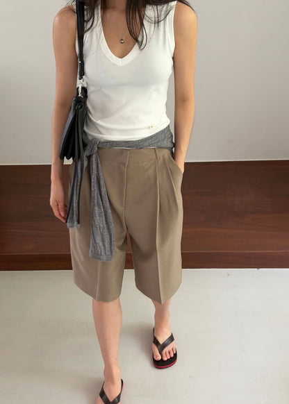 Double pleated quarter shorts