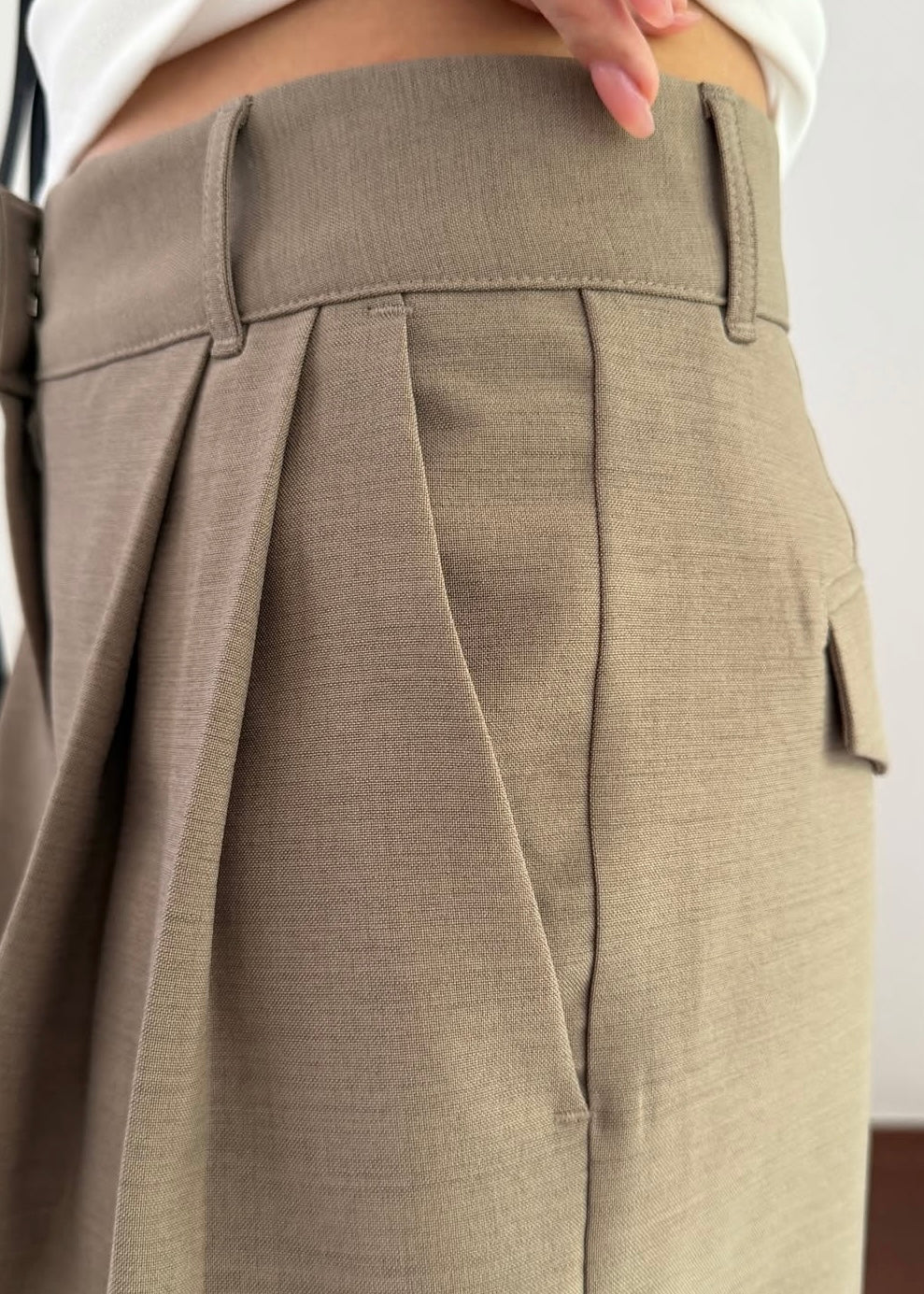 Double pleated quarter shorts