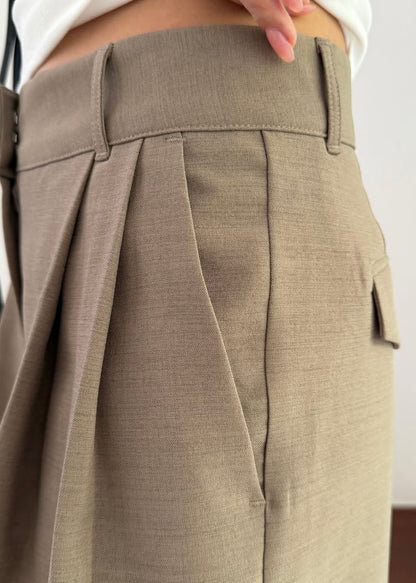 Double pleated quarter shorts