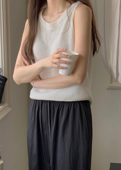 Sleeveless vented knit top