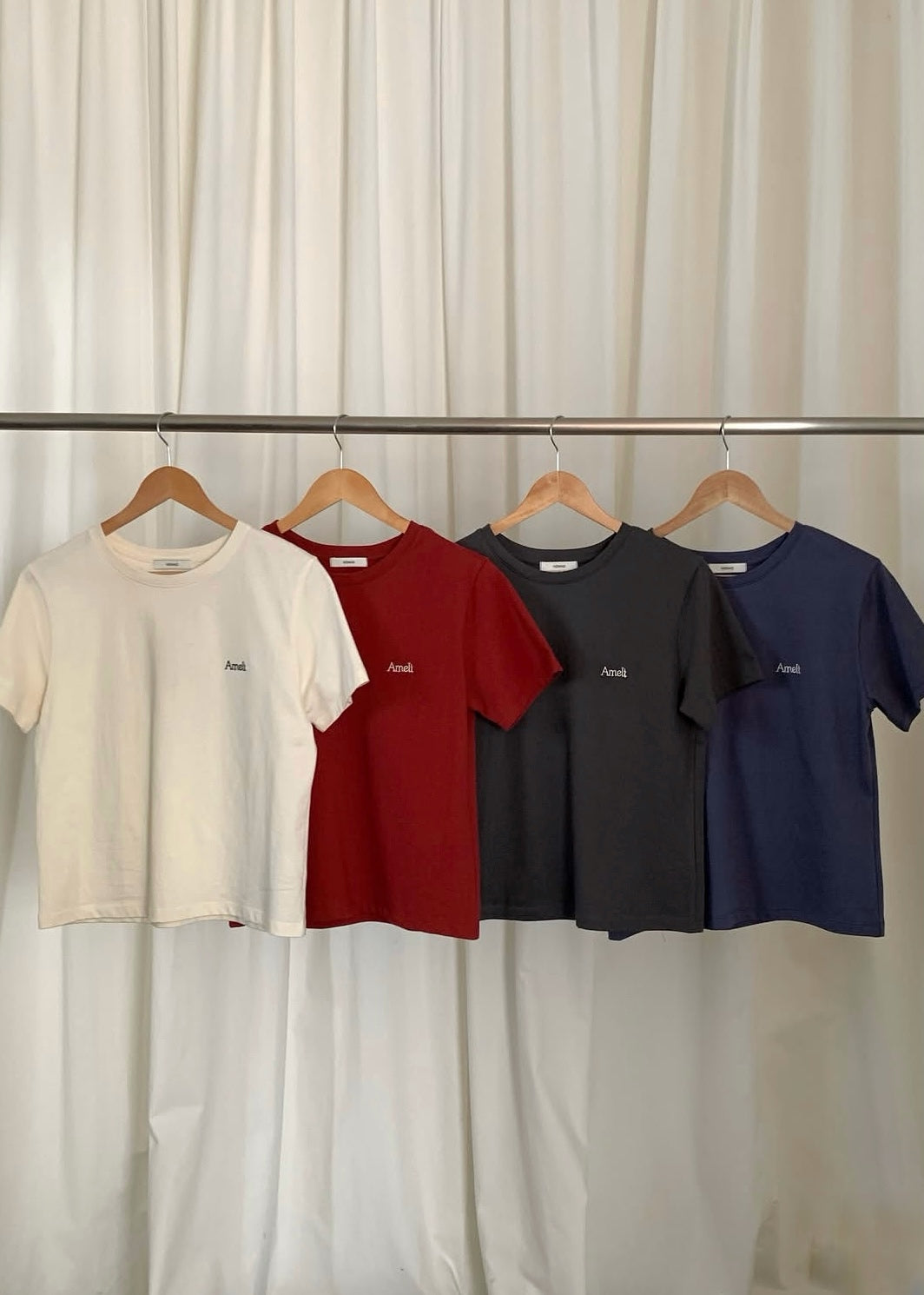 "Amelt" embroidery tee