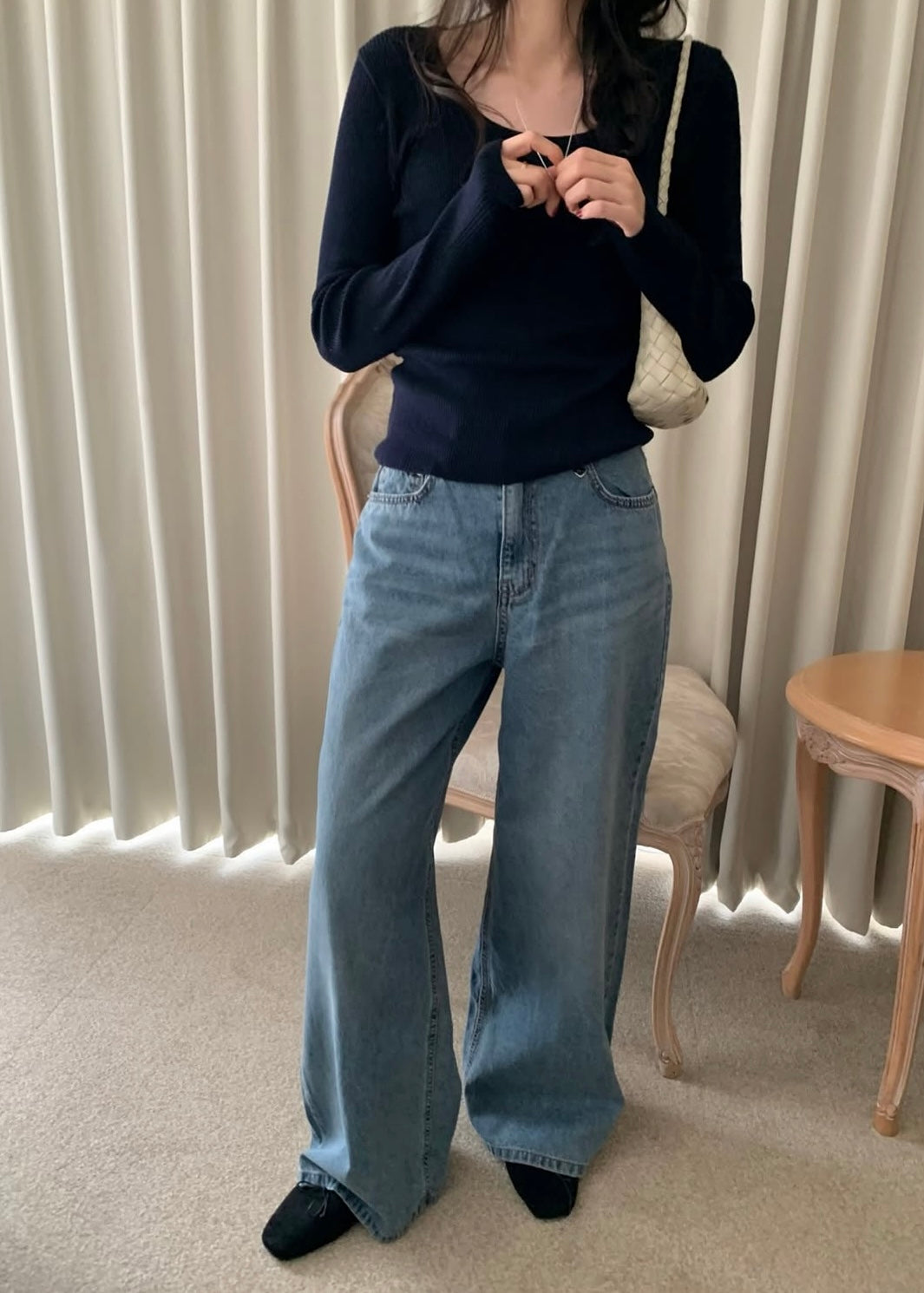 Loosen whiskers indigo jeans
