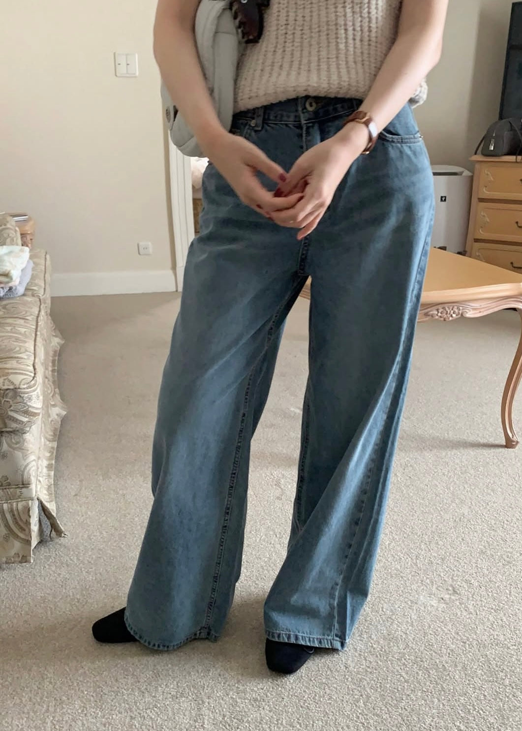 Loosen whiskers indigo jeans