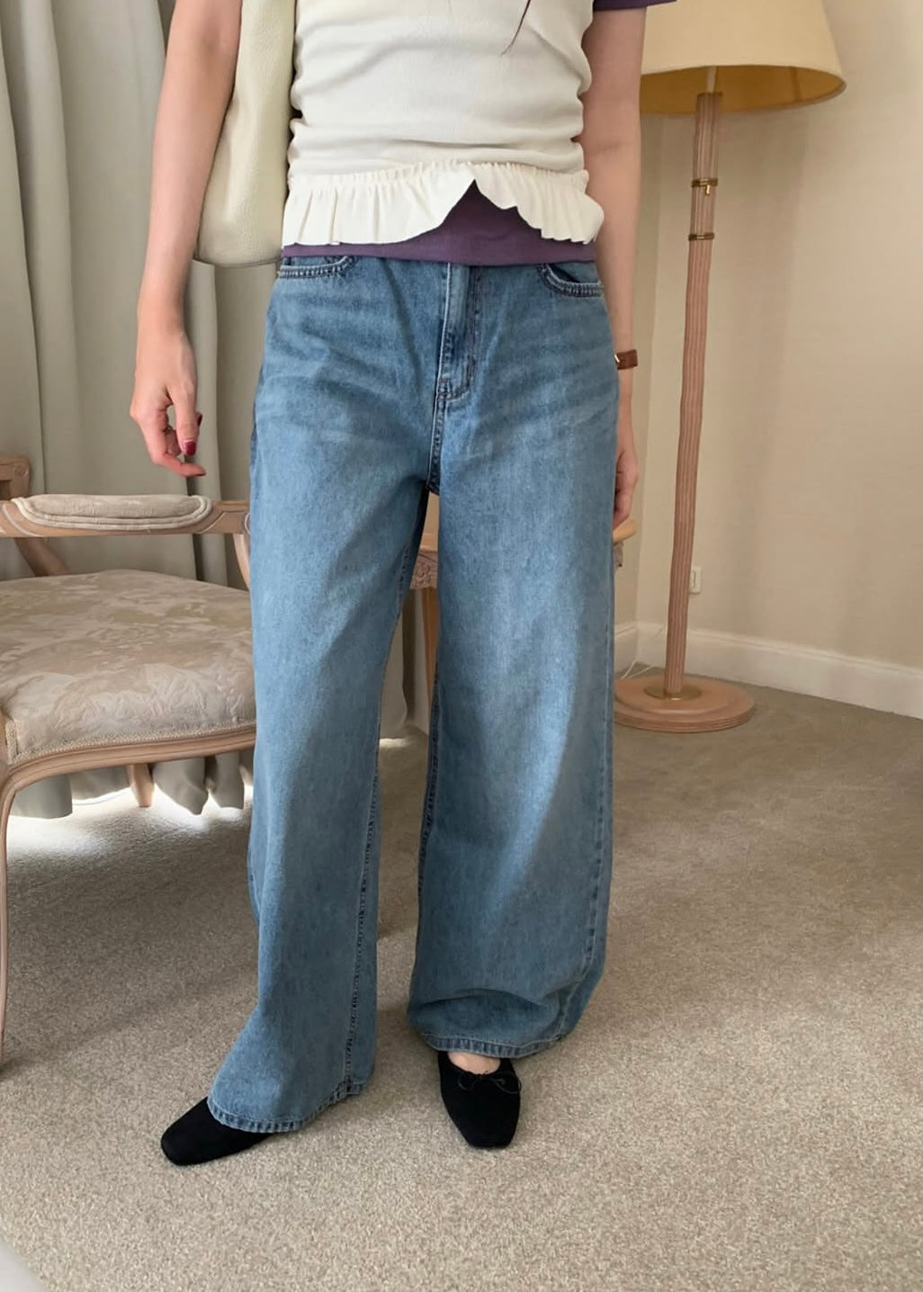 Loosen whiskers indigo jeans
