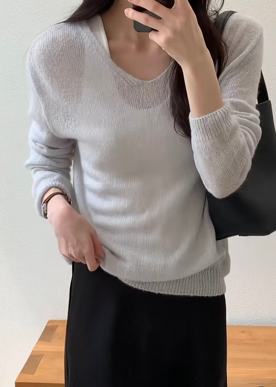 V-neck airy knit jumpers