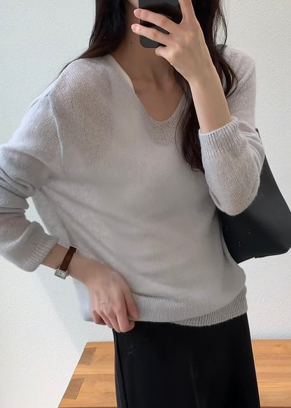 V-neck airy knit jumpers