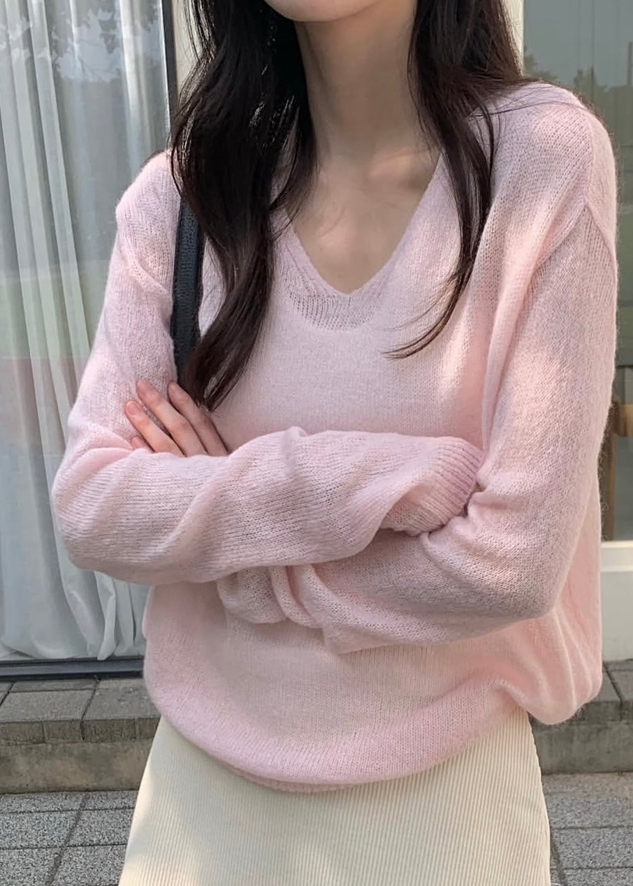 V-neck airy knit jumpers