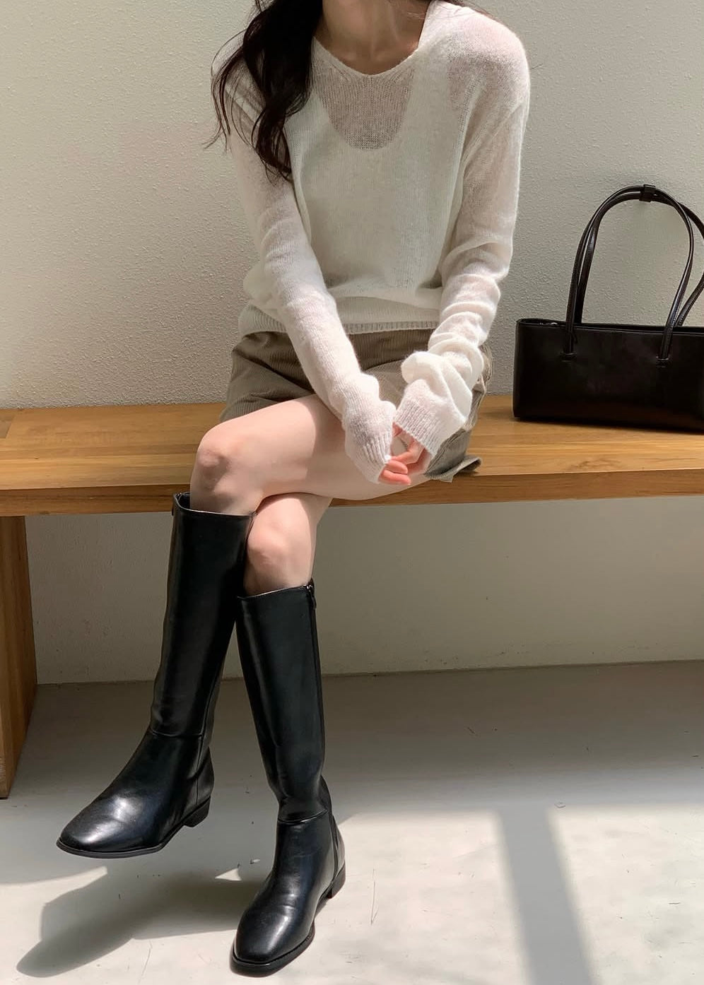 V-neck airy knit jumpers