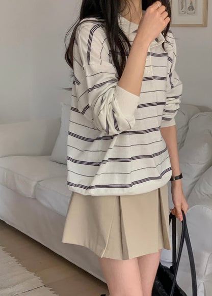 Borders knit top