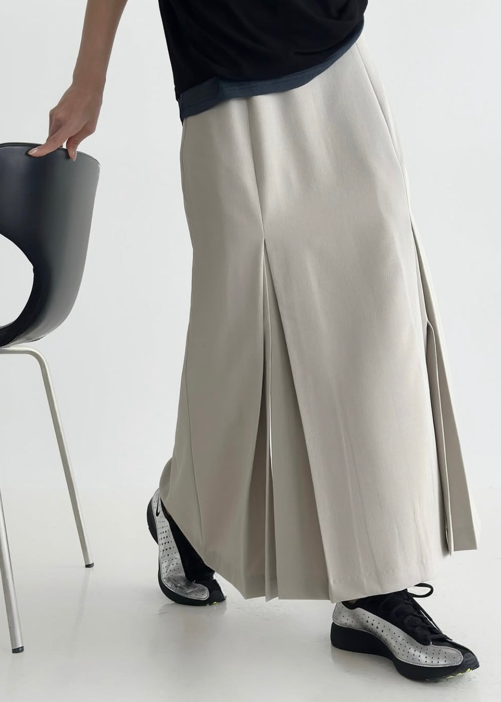 Vent & pleat skirt