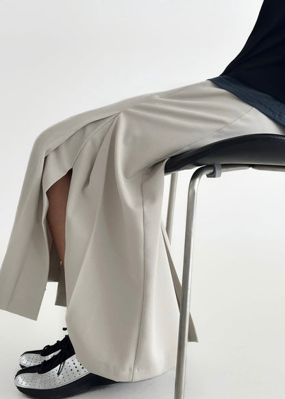 Vent & pleat skirt