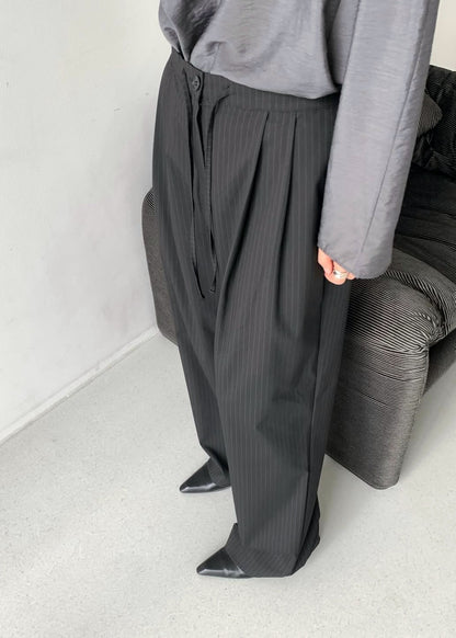 Casual pleated trousers