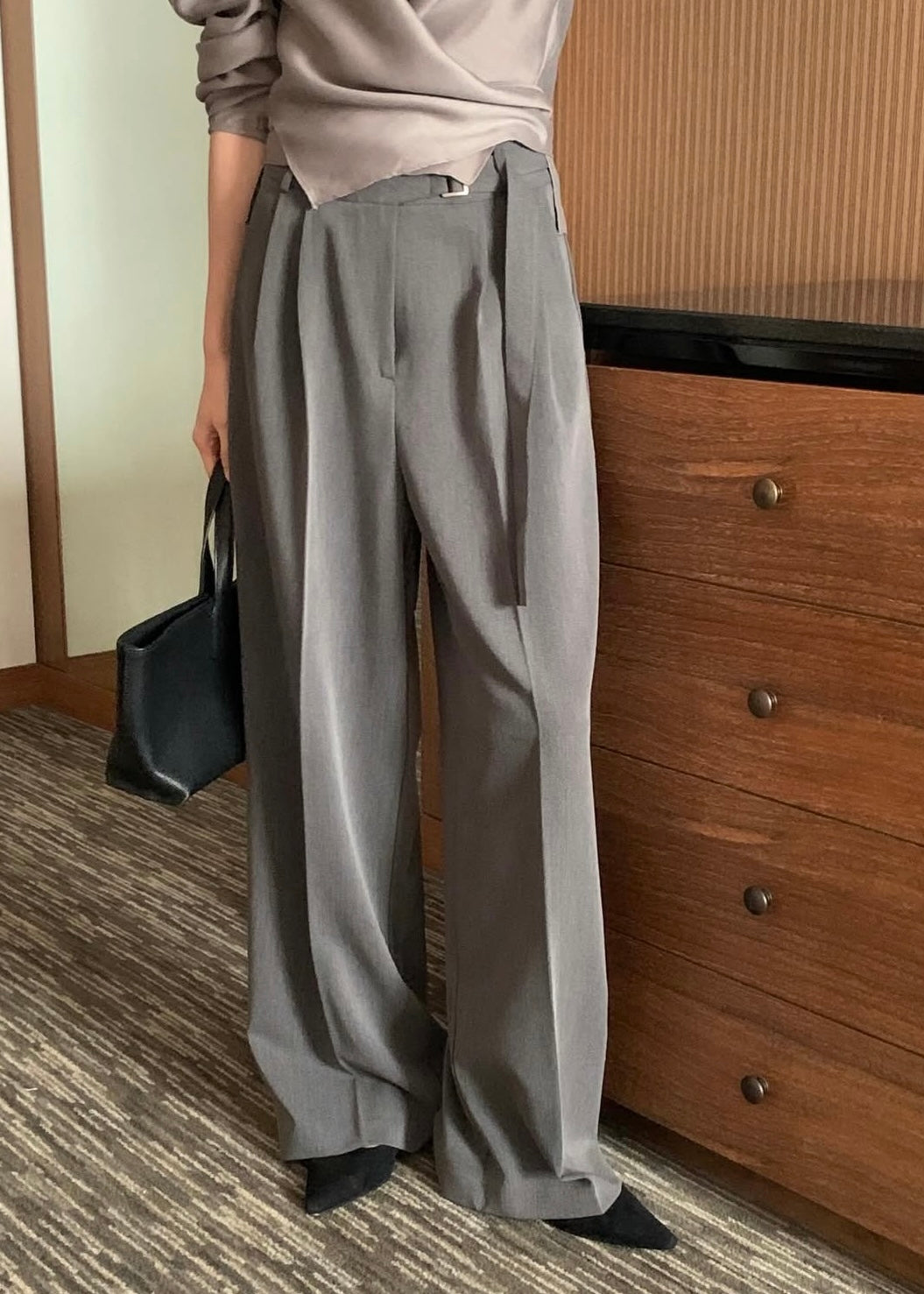 Single strap wide trousers