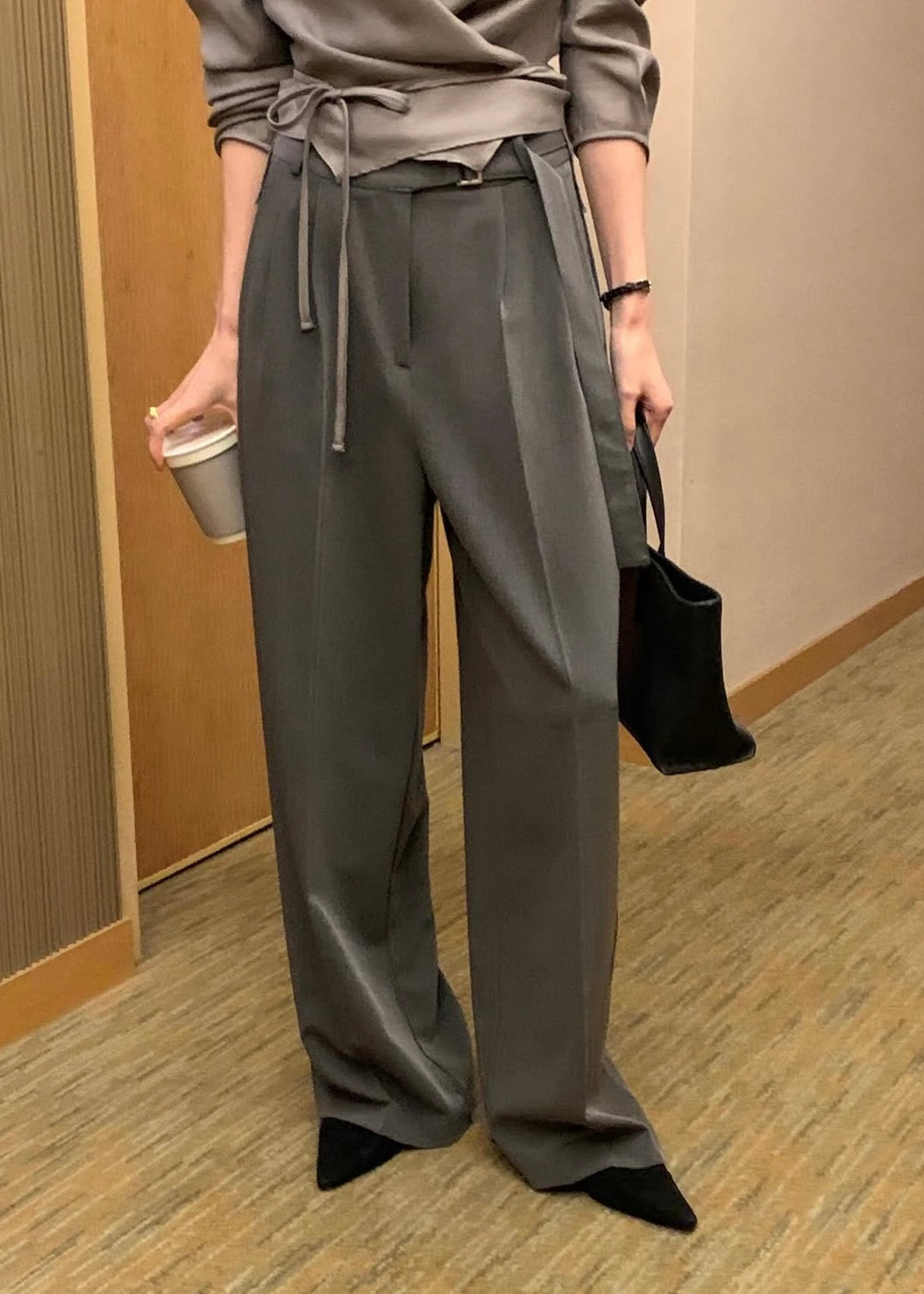 Single strap wide trousers