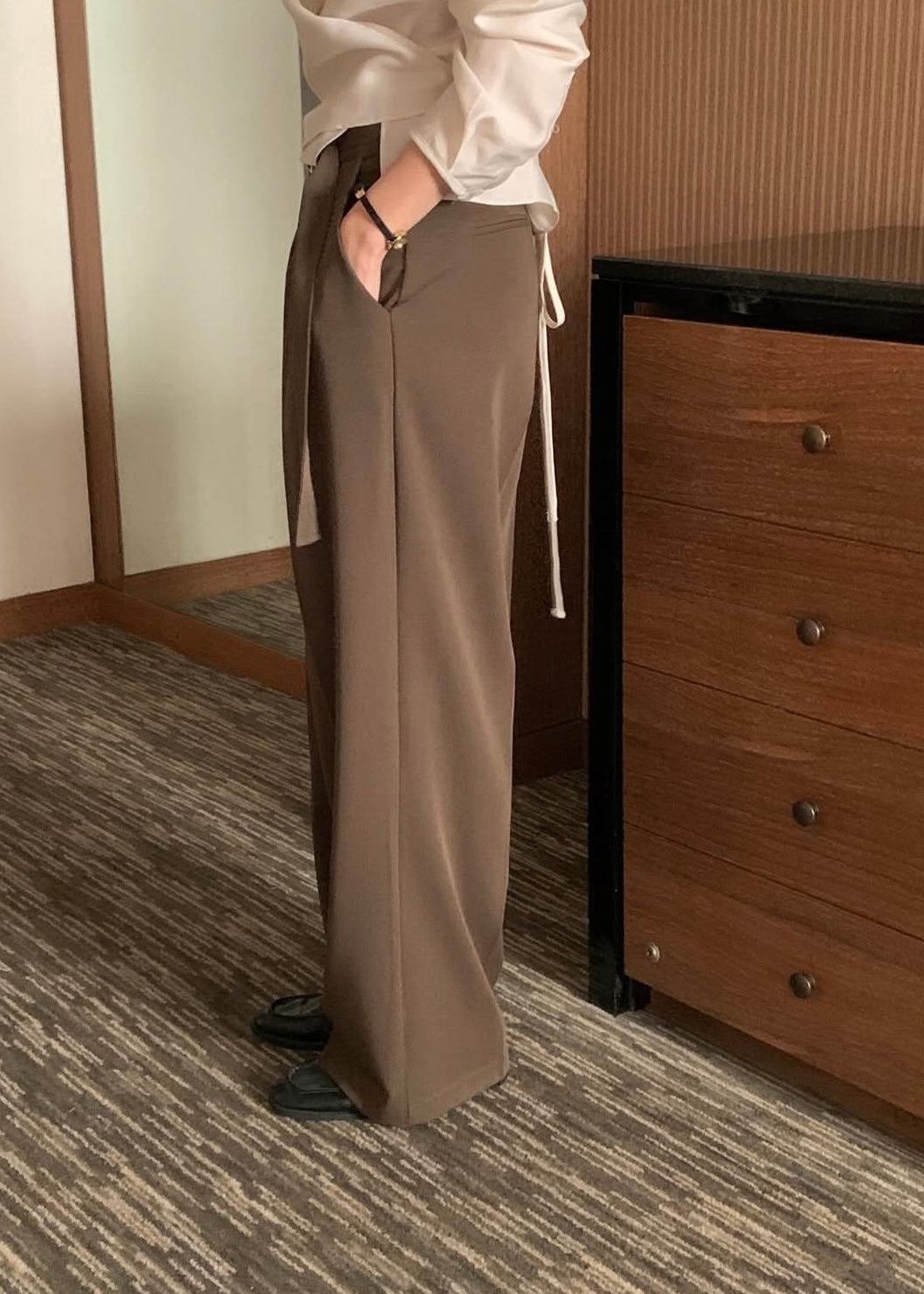 Single strap wide trousers