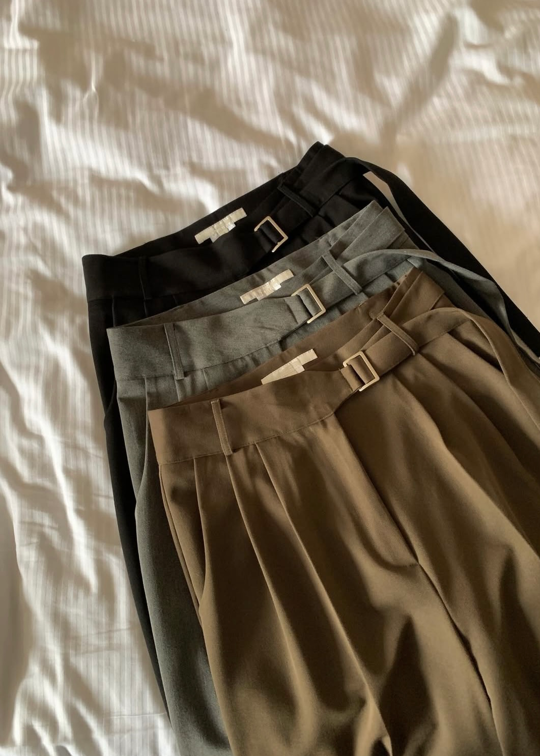 Single strap wide trousers