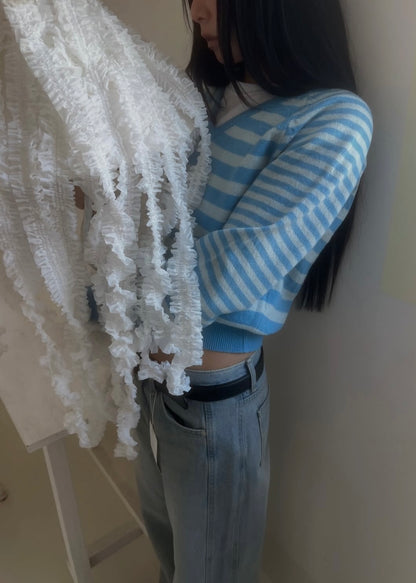 V-neck cropped borders knit